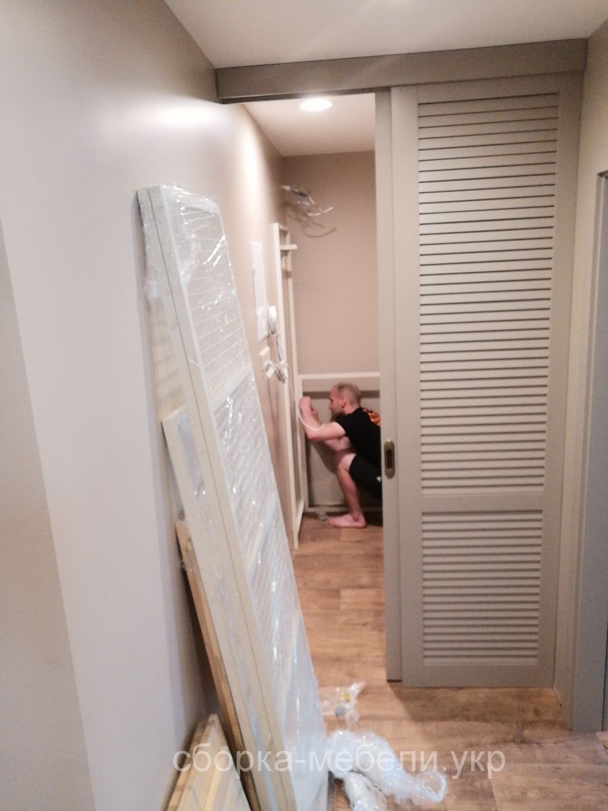 Сборка шкафа в прихожую под ключ